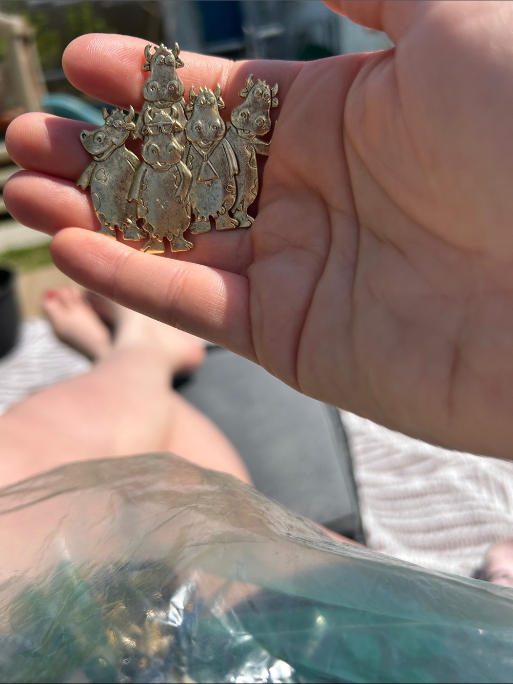 cow  pin